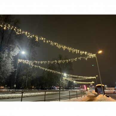 „Varveklis Icicle Light“ su 108 LED lempučių, 3m x 50cm dydžio ir juodu laidu, šiltai baltas 5