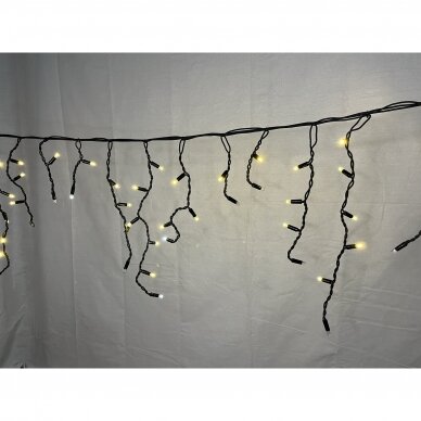 „Varveklis Icicle Light“ su 108 LED lempučių, 3m x 50cm dydžio ir juodu laidu, šiltai baltas mirksi šaltai balta