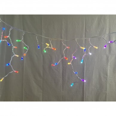 „Varveklis Icicle Light“ su 108 LED lempučių, 3m x 50cm dydžio ir baltu laidu, RGB