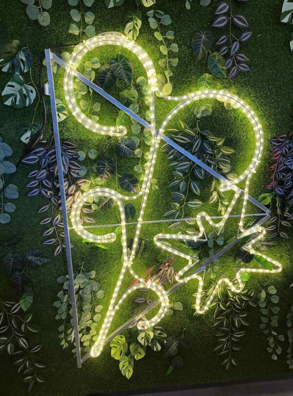 LED motyvas stulpui