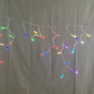 „Varveklis Icicle Light“ su 108 LED lempučių, 3m x 50cm dydžio ir baltu laidu, RGB